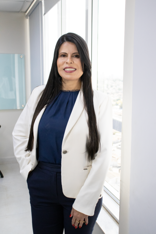 Diretora de Gestão Integrada - Viviane Tavares Ferreira